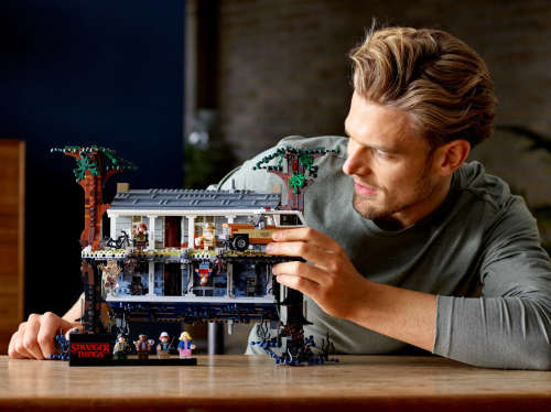 LEGO 75810 The Upside Down (Netflix Stranger Things)