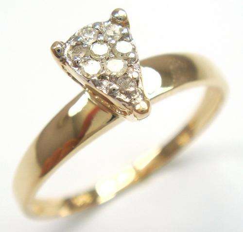 Beautiful solid 9kt gold and genuine diamond ring.