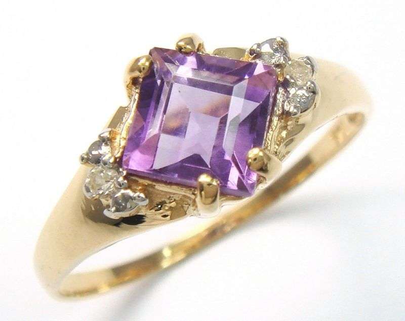 Beautiful solid 9kt gold and genuine amethyst and diamond ring.