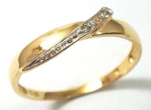 Beautiful solid 9kt gold genuine diamond ring.