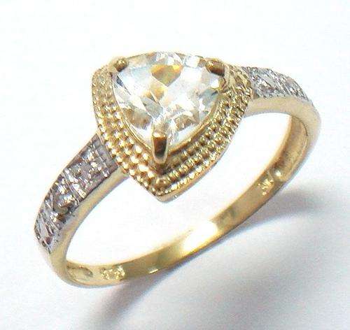 Beautiful solid 9kt gold genuine aquamarine and diamond ring.