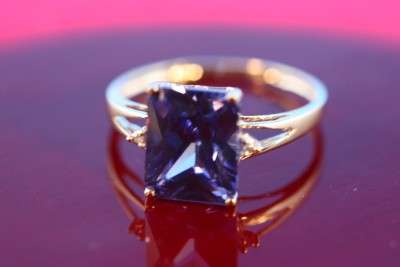 R28000 - Stunning genuine 3.0ct Tanzanite and diamond ring.