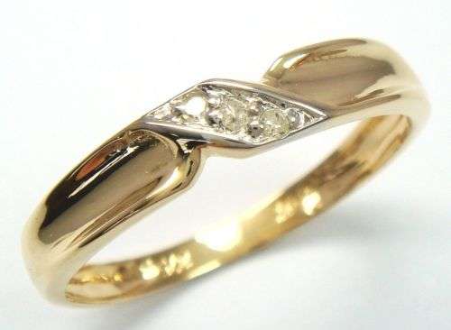 Beautiful solid 9kt gold and genuine diamond ring.