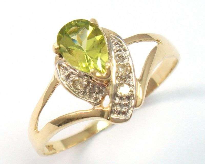 Beautiful solid 10kt gold and genuine peridot and diamond ring.