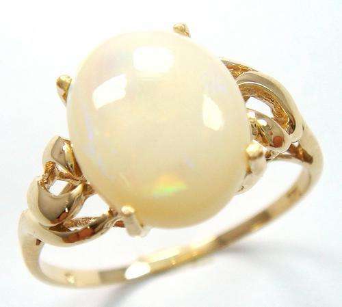 Beautiful solid 9kt gold and genuine opal ring.
