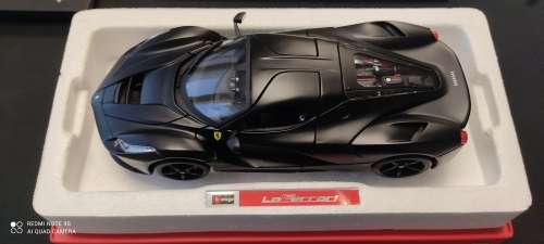 Bburago Ferrari La Ferrari Signature - bLack Scale 1/18