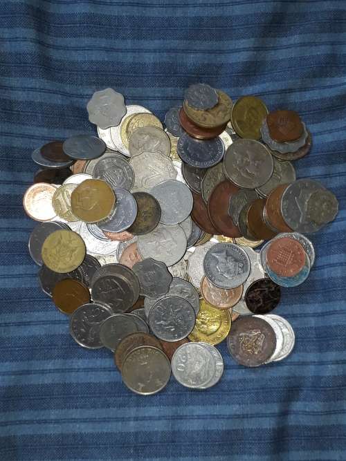 world coin lot.(190 coins) unchecked. as is