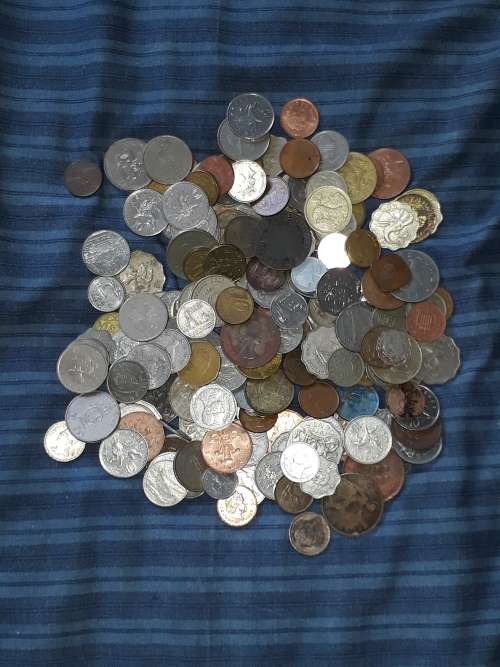 world coin lot.(190 coins) unchecked. as is