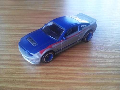 1:64 Hot Wheels 2010 Shelby GT500