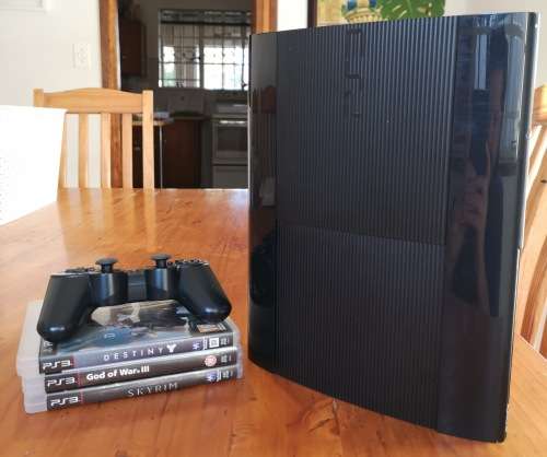 PS3 Super Slim Console 500GB with OEM Controller and 3 Games