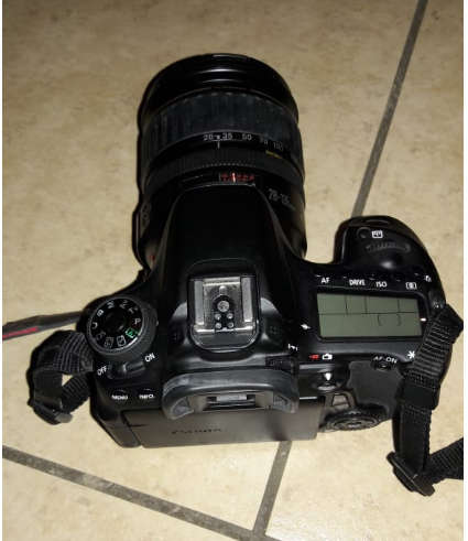 Canon D70  Camera - see pics below!  2x lenses ,bag, charger, batteries and memory card !!