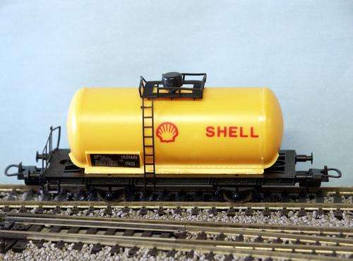 HO Gauge Lima Shell petrol tanker. New Boxed