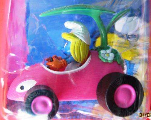 MINT IN BUBBLEPACK SMURFETTE IN PULL-BACK ACTION BUG-CAR
