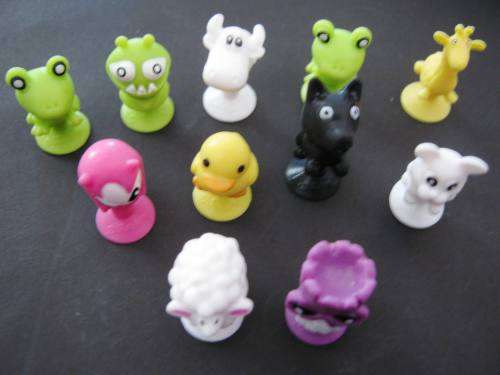 10 DIFFERENT "STIKEEZ" CHARACTERS/ANIMALS IN UNUSED CONDITION.ONE EXTRA FOR FREE.