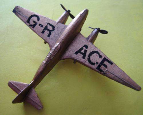 ORIGINAL NO 60 g  "DH COMET" "GRACE" IN GOLD BY MECCANO DINKY OF ENGLAND (NOT CORGI OR LESNEY)