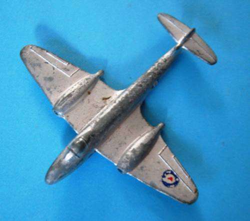 1945 BRITISH POST-WAR "GLOSTER METEOR" JET BY MECCANO DINKY FROM ENGLAND.