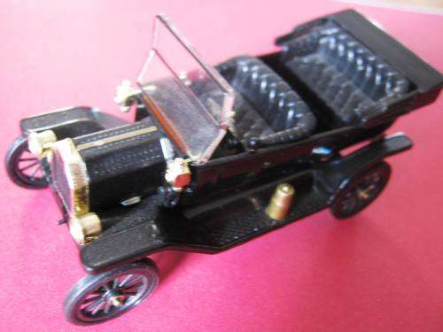 MINT 1914 "FORD MODEL T" BY DEL PRADO FROM THE POPULAR GREAT CARS OF THE WORLD. NOT DINKY OR CORGI.