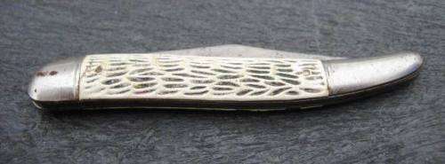 VERY OLD "IMPERIAL" MEDIUM POCKET KNIFE FROM THE USA. WELL USED.