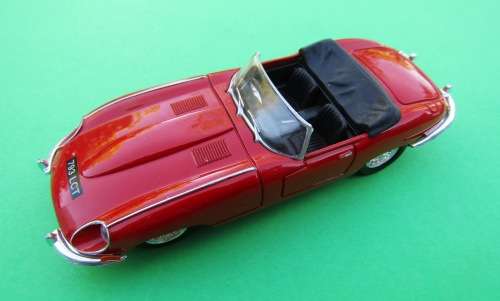 BEAUTIFUL JAGUAR XKE E-TYPE IN RED BY CORGI. PERFECT CONDITION.
