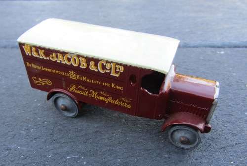 MINT VINTAGE DIE-CAST METAL NO 7 `LEYLAND 4 TON` TRUCK BY `LESNEY MATCHBOX` FROM ENGLAND. NOT DINKY.