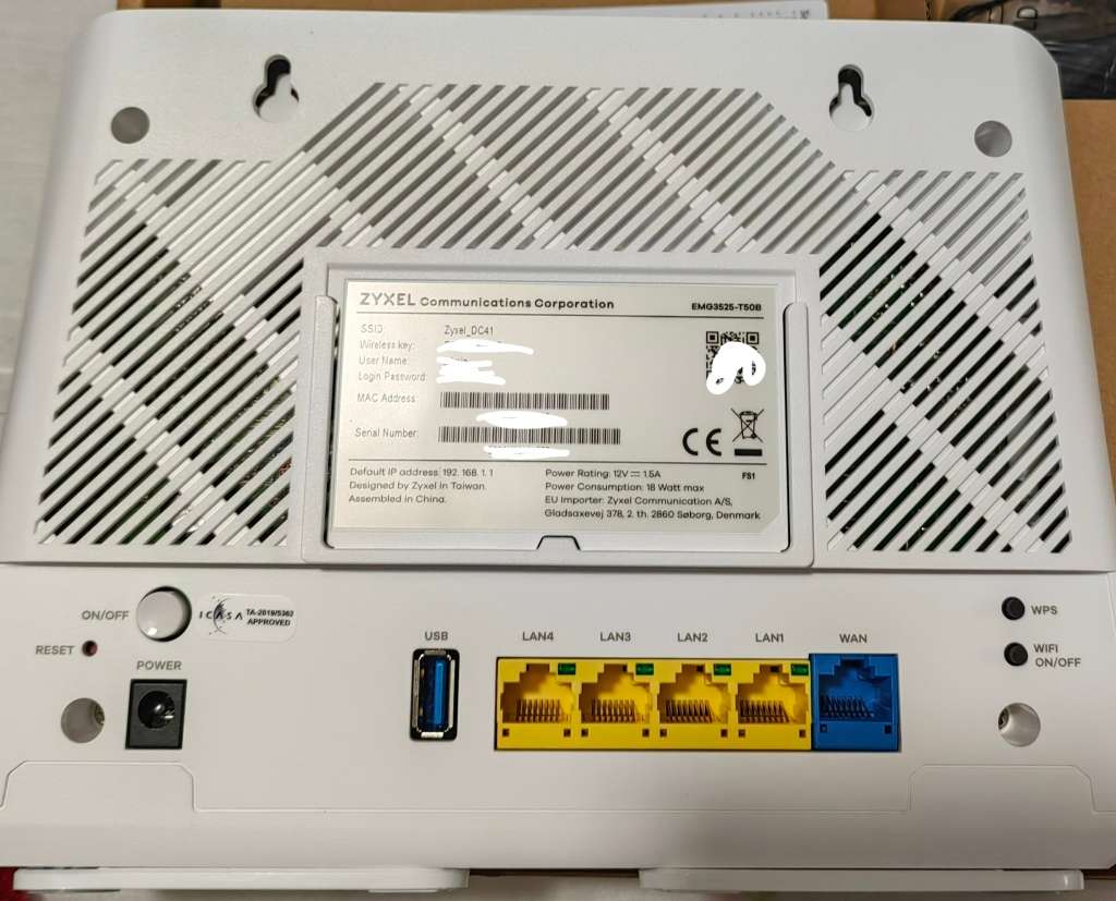 Zyxel Dual-Band Wireless AC/N Gigabit Ethernet Gateway EMG3525-T50B/P