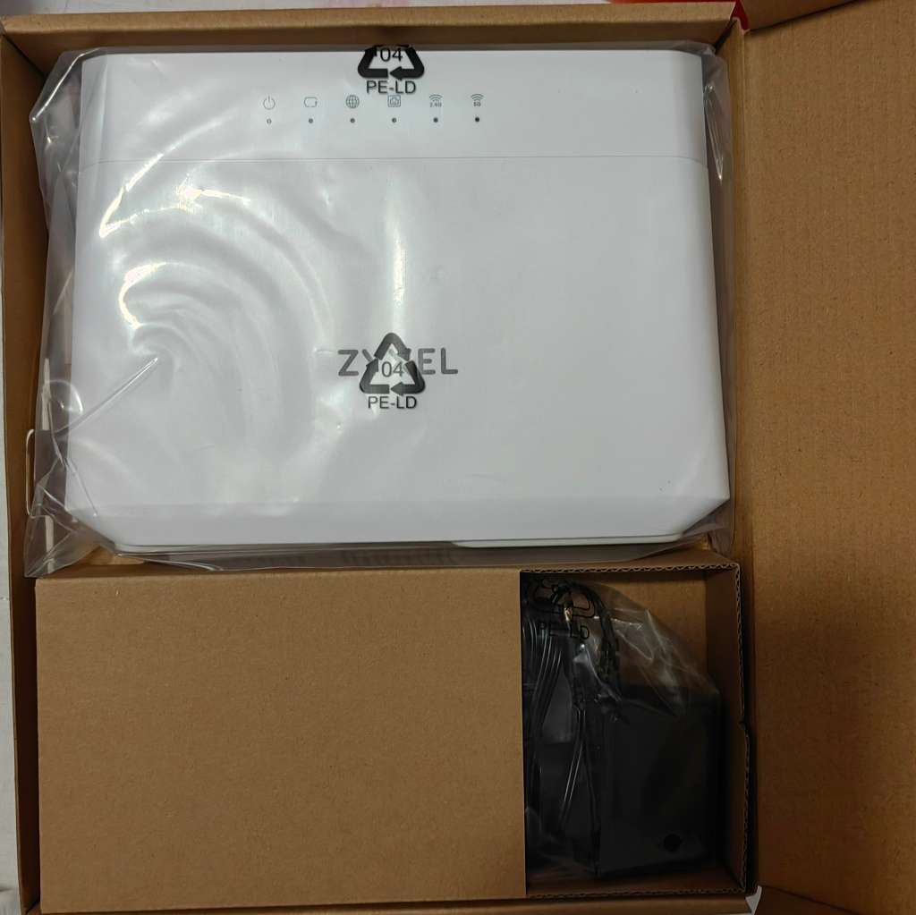 Zyxel Dual-Band Wireless AC/N Gigabit Ethernet Gateway EMG3525-T50B/P