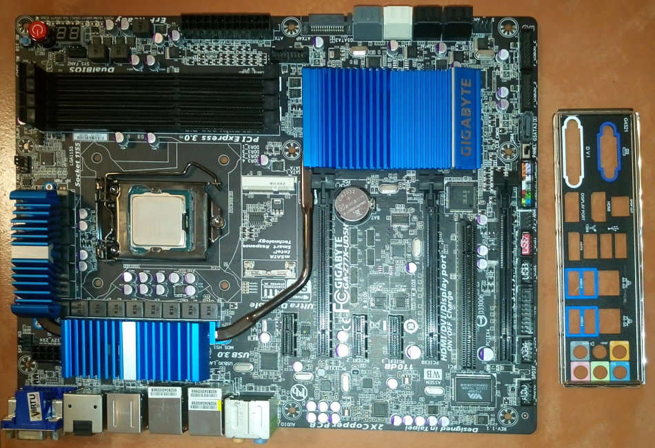 Gigabyte GA-Z77X-UD5H LGA 1155 AMD CrossFireX/NVIDIA SLI Dual LAN Dual UEFI BIOS ATX Motherboard