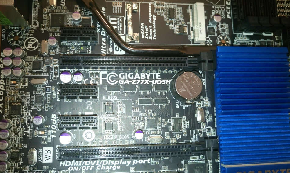 Gigabyte GA-Z77X-UD5H LGA 1155 AMD CrossFireX/NVIDIA SLI Dual LAN Dual UEFI BIOS ATX Motherboard