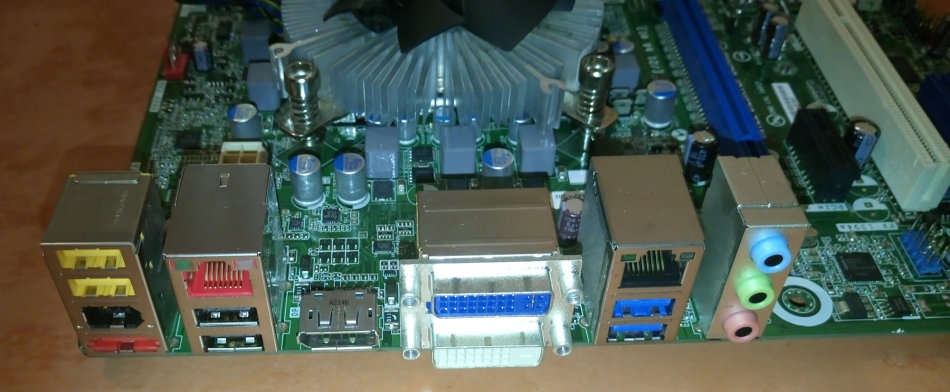 Intel DQ77MK Desktop Board  LGA 1155 DDR 1600 Micro-ATX Form Factor Mother Board