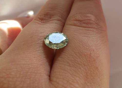 3.083 ct Light Green Moissanite