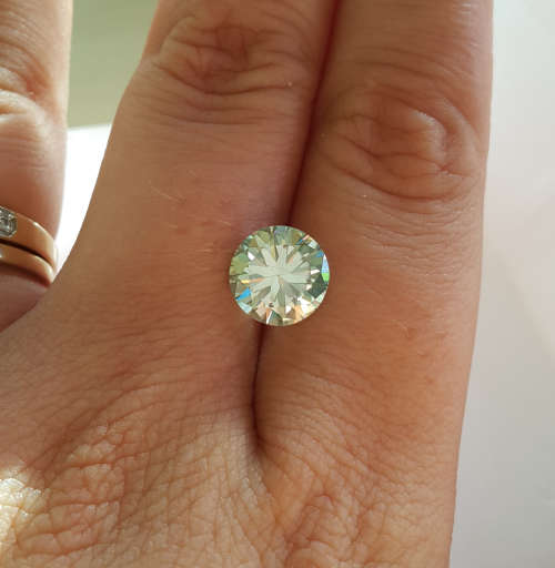 3.083 ct Light Green Moissanite