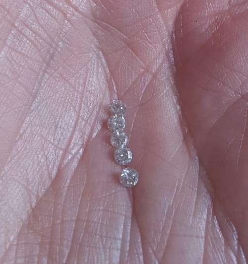 5 Round Diamonds 0.32ctw