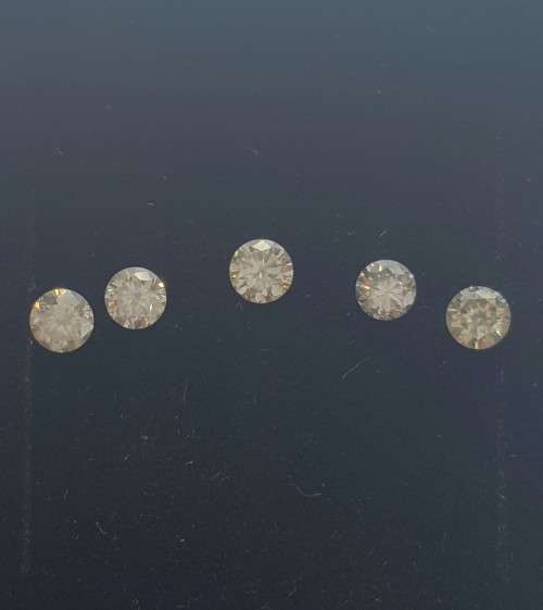 5 Round Diamonds 0.32ctw