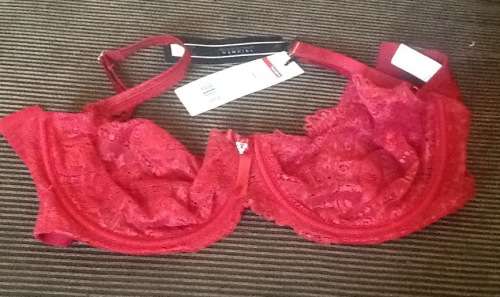 LADIES red lace BRA 38DD - truimph seductive collection with tags  brand new