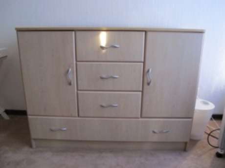 Stunning light wood chest of drawers (120x93x58) - collect in Krugersdorp
