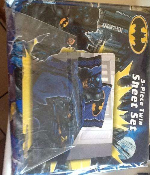 Batman 3 piece twin sheet set - incl flat sheet, fitted sheet , one pillowcase