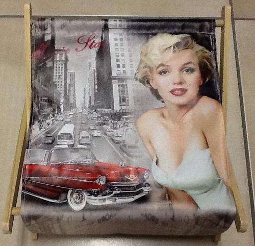 Marilyn monroe magazine stand -32x32x19cm