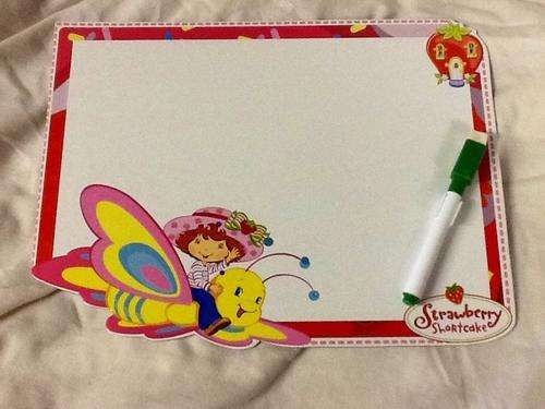 White writing rub off board with marker - +-26x20cm strawberry shortcake