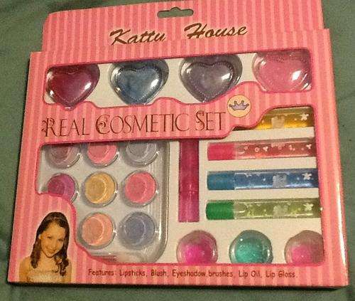 Kids makeup / cosmetic set