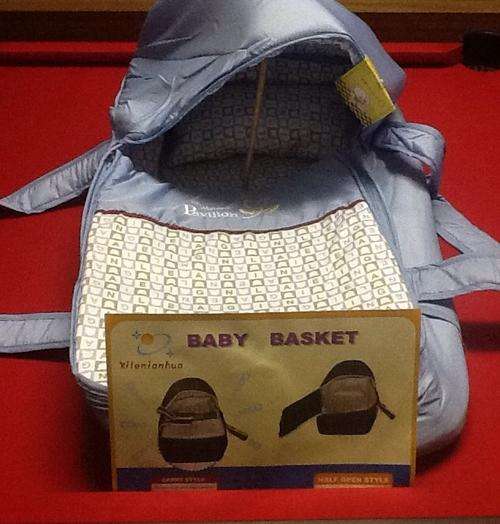 Baby carry cot / basket - blue