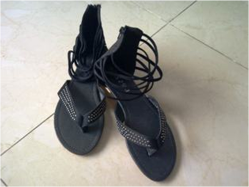 YDE Ladies black gladiator sandal size 6
