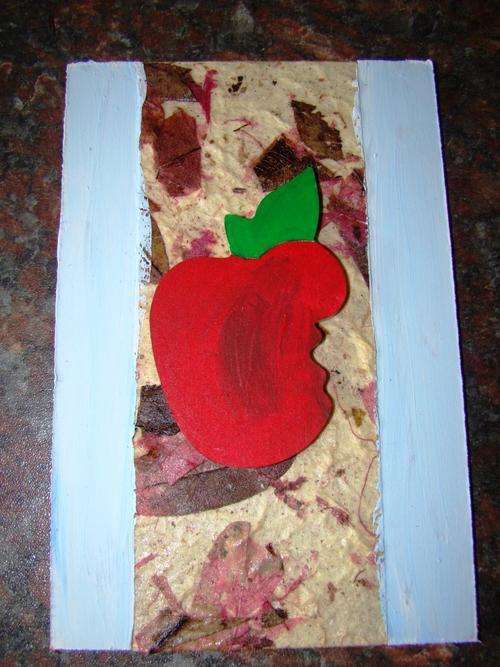 Apple on wood (1/2)