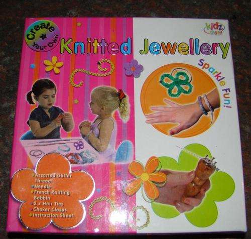 Knitted jewellery set