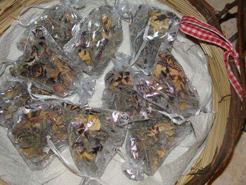 Organza bags with lavender & rose pettals (silver & red) x20