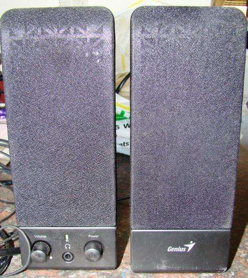Genius PC Speakers - NOT TESTED