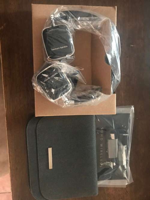 ORIGINAL - Harman Kardon  Soho - Wireless Bluetooth - On Ear Headsets - Brand NEW