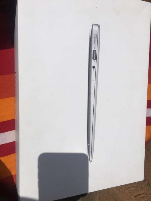 MacBook || Air|| i5 5th Gen || Early 2015 || 128GB SSD || 4GB Ram || Pristine Condition ||