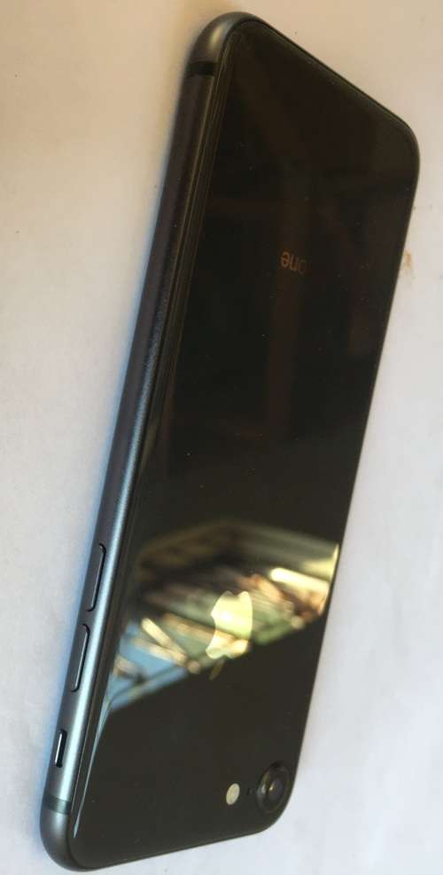 iPhone SE - 2nd - 2020|| 64GB || Black || Immaculate - Practcally NEW - Scratchless