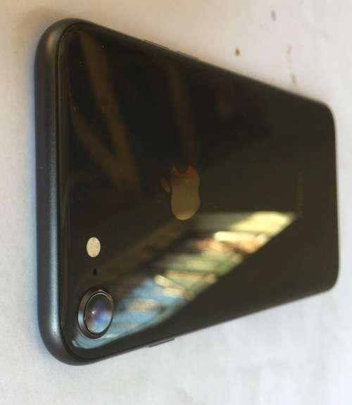 iPhone SE - 2nd - 2020|| 64GB || Black || Immaculate - Practcally NEW - Scratchless