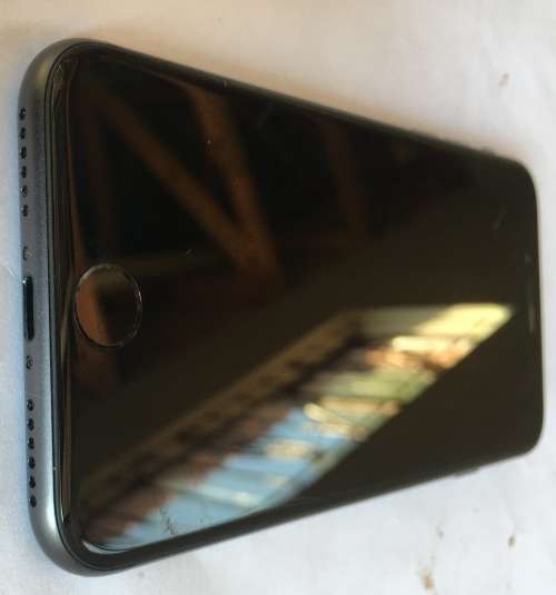 iPhone SE - 2nd - 2020|| 64GB || Black || Immaculate - Practcally NEW - Scratchless